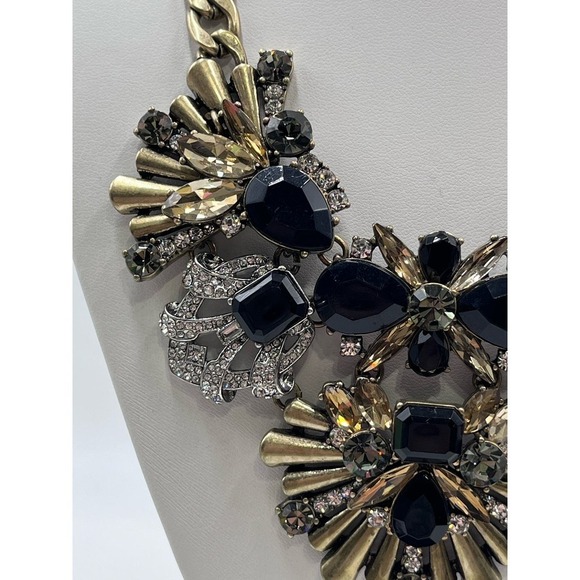 Chloe + Isabel Crystal Dramatic
Elegant Deco Fanfare Necklace Gold Tone Chain - Picture 4 of 15